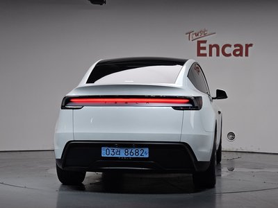 2025 Tesla MODEL Y — фото 4