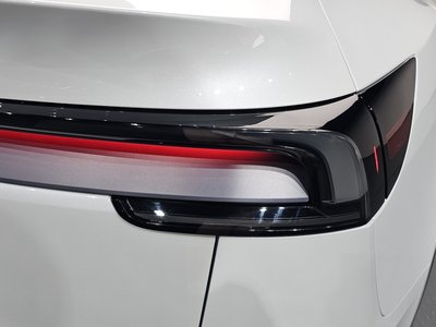 2025 Tesla MODEL Y — фото 10