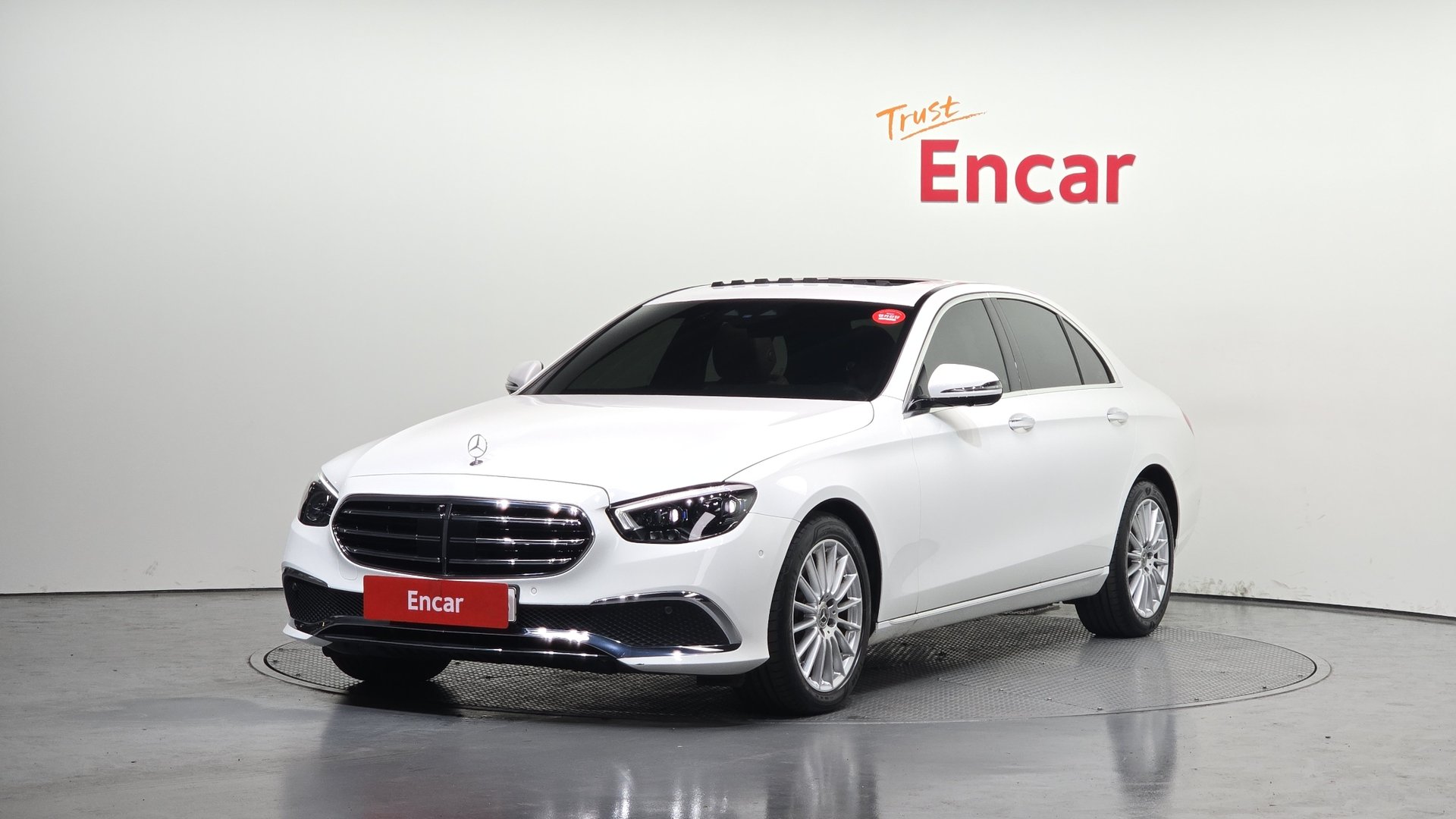 MERCEDES-BENZ E-CLASS - View 1