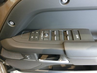 2025 LAND Rover DEFENDER 缩略图 86