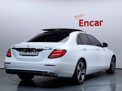 MERCEDES-BENZ E-CLASS - 4