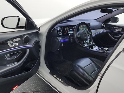 MERCEDES-BENZ E-CLASS - 10