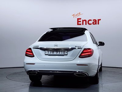 MERCEDES-BENZ E-CLASS - 3