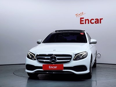 MERCEDES-BENZ E-CLASS - 2