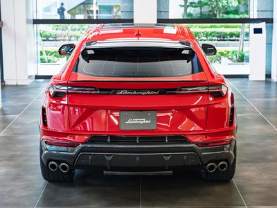 LAMBORGHINI URUS - 6