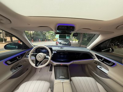 2025 Mercedes-BENZ E-CLASS photo 4