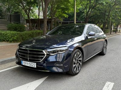 2025 Mercedes-BENZ E-CLASS photo 2
