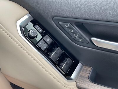 TOYOTA LAND CRUISER 300 - 10