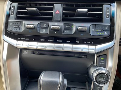 TOYOTA LAND CRUISER 300 - 8