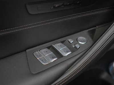 2023 BMW 5 SERIES — фото 8