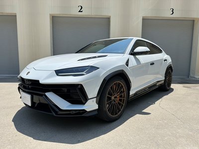 2024 Lamborghini URUS photo 2