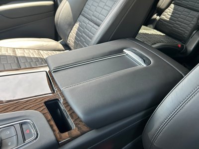 صورة مصغرة 39 لـ 2025 Cadillac ESCALADE