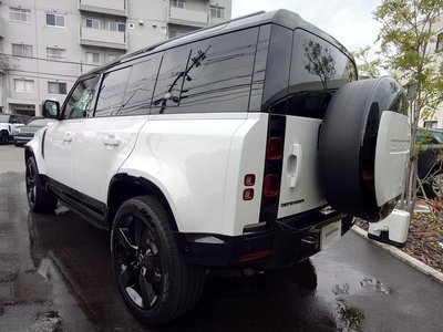 LAND ROVER DEFENDER - 10