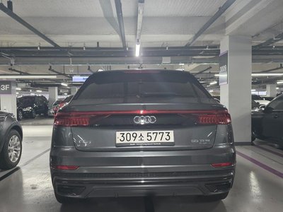AUDI Q8 - 3