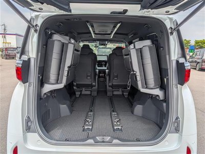 صورة 10 لـ 2023 Toyota ALPHARD