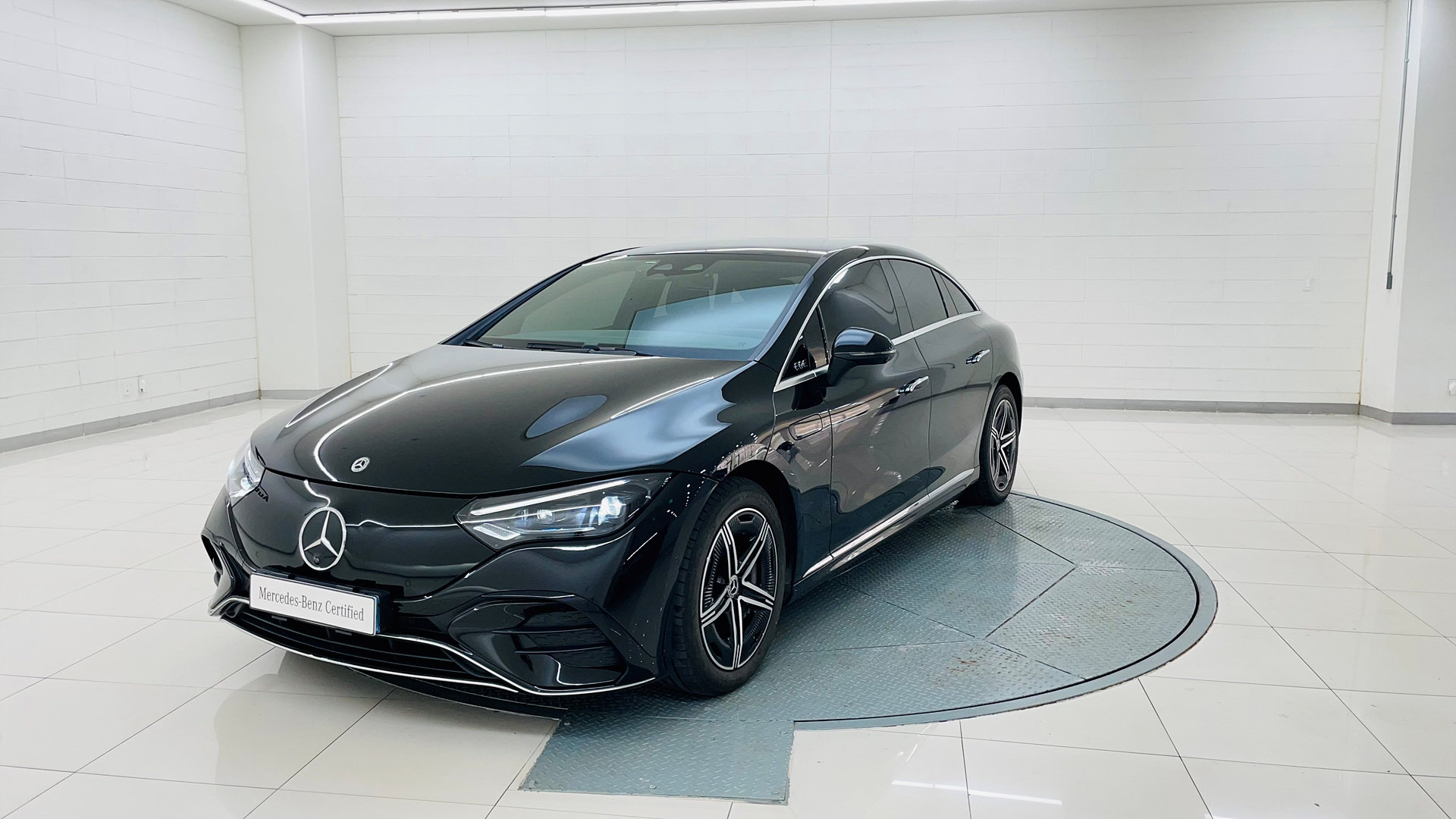 MERCEDES-BENZ EQE - View 1