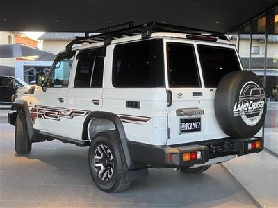 TOYOTA LAND CRUISER 70 - 3