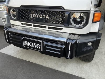 TOYOTA LAND CRUISER 70 - 5