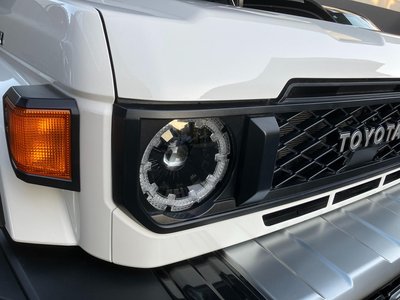 TOYOTA LAND CRUISER 70 - 4