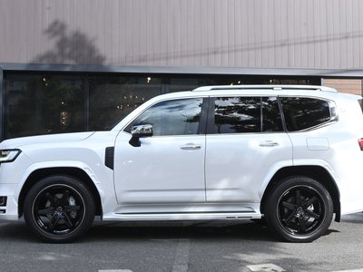 TOYOTA LAND CRUISER 300 - 8