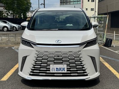 LEXUS LM - 2