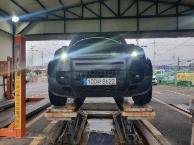 LAND ROVER DEFENDER - View 1