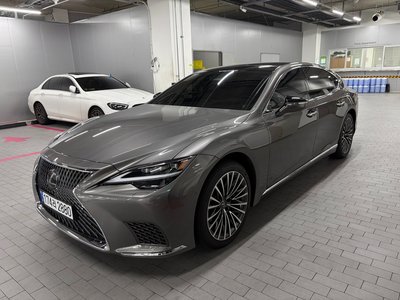 2025 Lexus LS — фото 3
