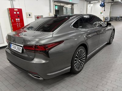 2025 Lexus LS — фото 7