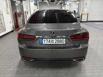 2025 Lexus LS — фото 5