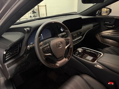 2025 Lexus LS — фото 9