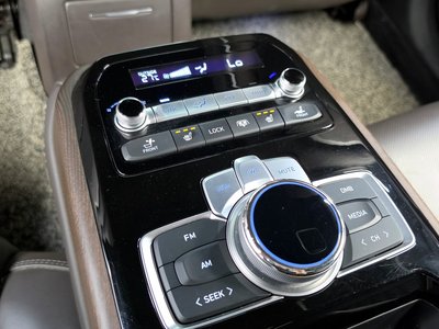 2021 Genesis G90 — миниатюра 22