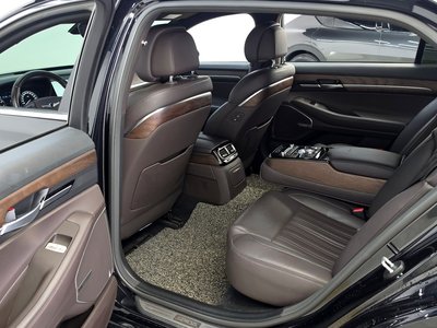 2021 Genesis G90 — миниатюра 17