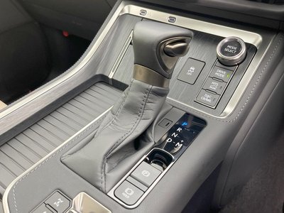 2025 Lexus GX — миниатюра 24