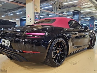 صورة 4 لـ 2024 Porsche 718