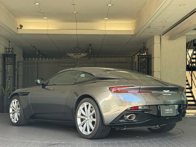 ASTON MARTIN DB11 - 5