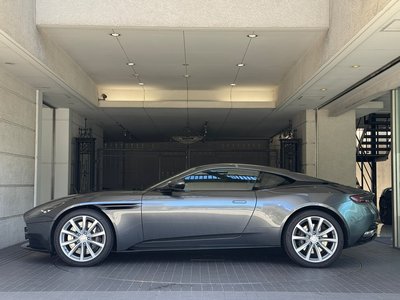 ASTON MARTIN DB11 - 4