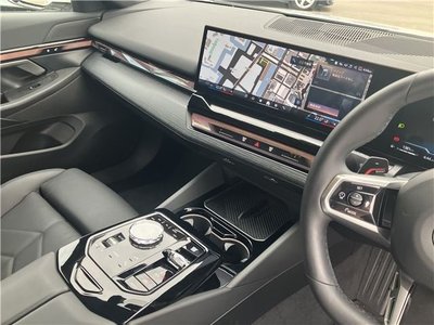 صورة مصغرة 35 لـ 2025 BMW 5 SERIES