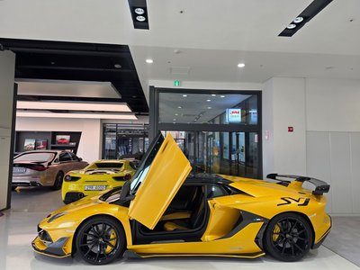 LAMBORGHINI AVENTADOR - 6
