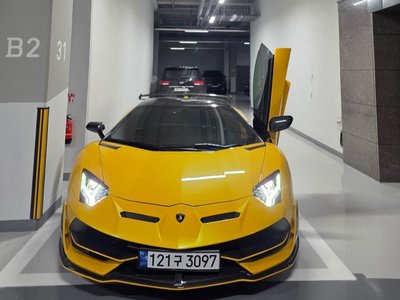 LAMBORGHINI AVENTADOR - 9