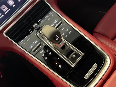 صورة 10 لـ 2023 Porsche PANAMERA