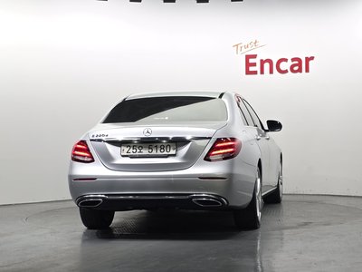 MERCEDES-BENZ E-CLASS - 4