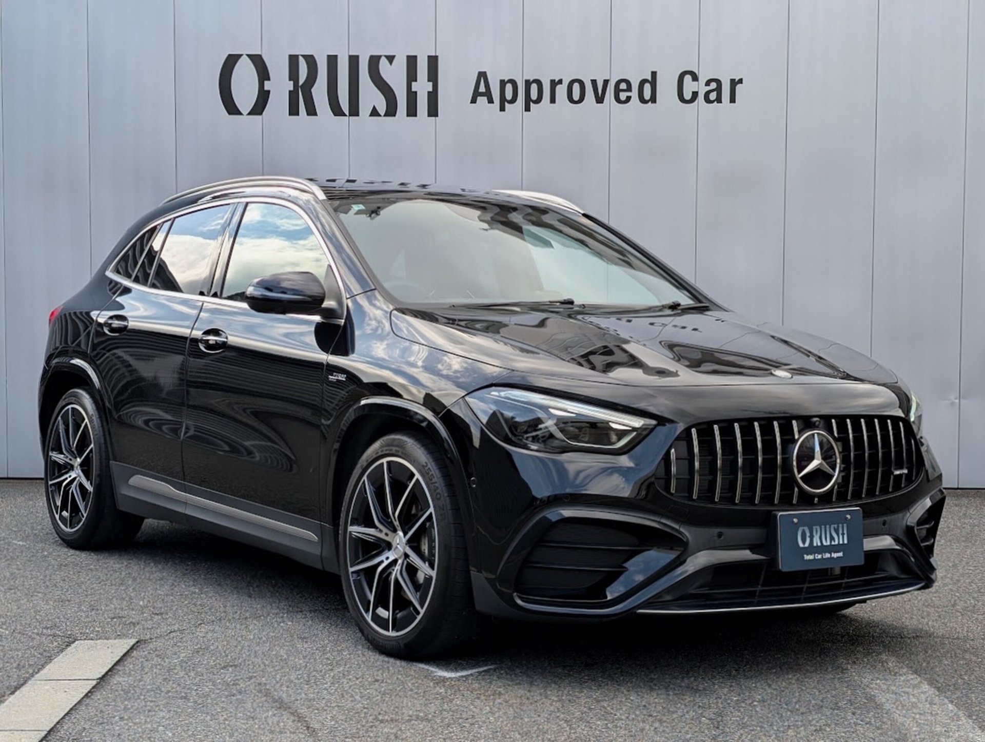 MERCEDES-BENZ GLA AMG - View 1