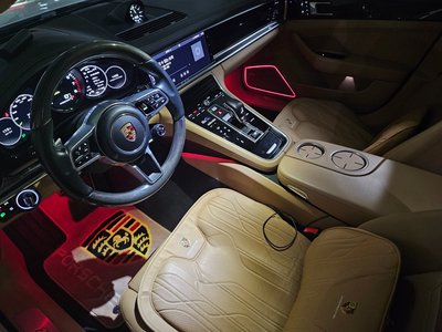 PORSCHE PANAMERA - 4