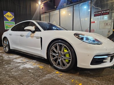 PORSCHE PANAMERA - 1