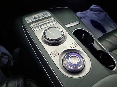 صورة 9 لـ 2021 Genesis GV70