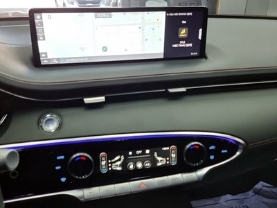 2021 Genesis GV70 — миниатюра 17