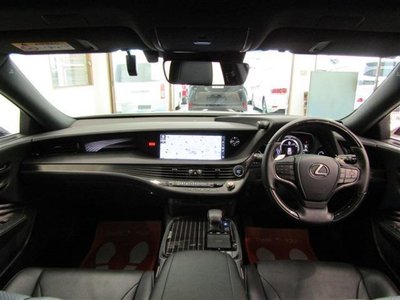 2017 Lexus LS photo 3