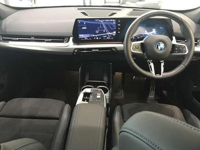2025 BMW IX1 — фото 2