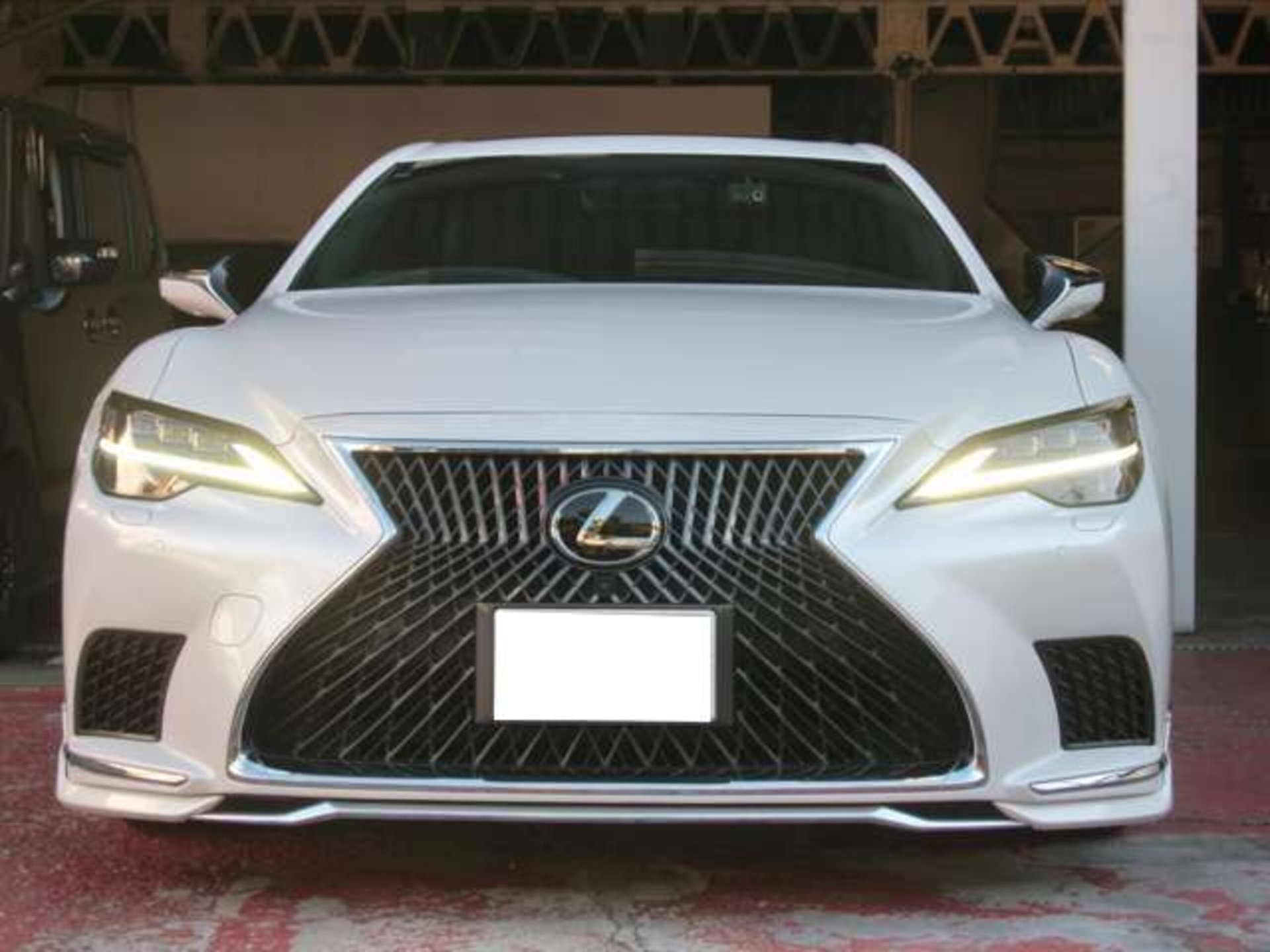 LEXUS LS - View 1