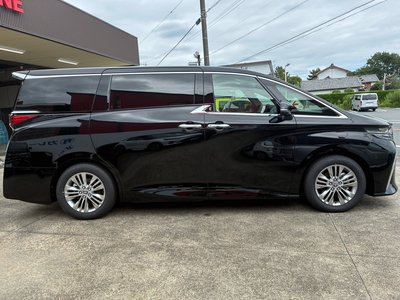 2026 TOYOTA ALPHARD photo 3